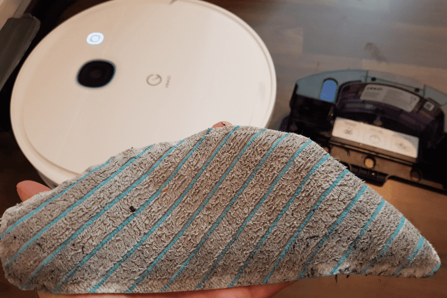 The dirty mop of a robot vacuum cleaner with mopping function is held in the hand after mopping